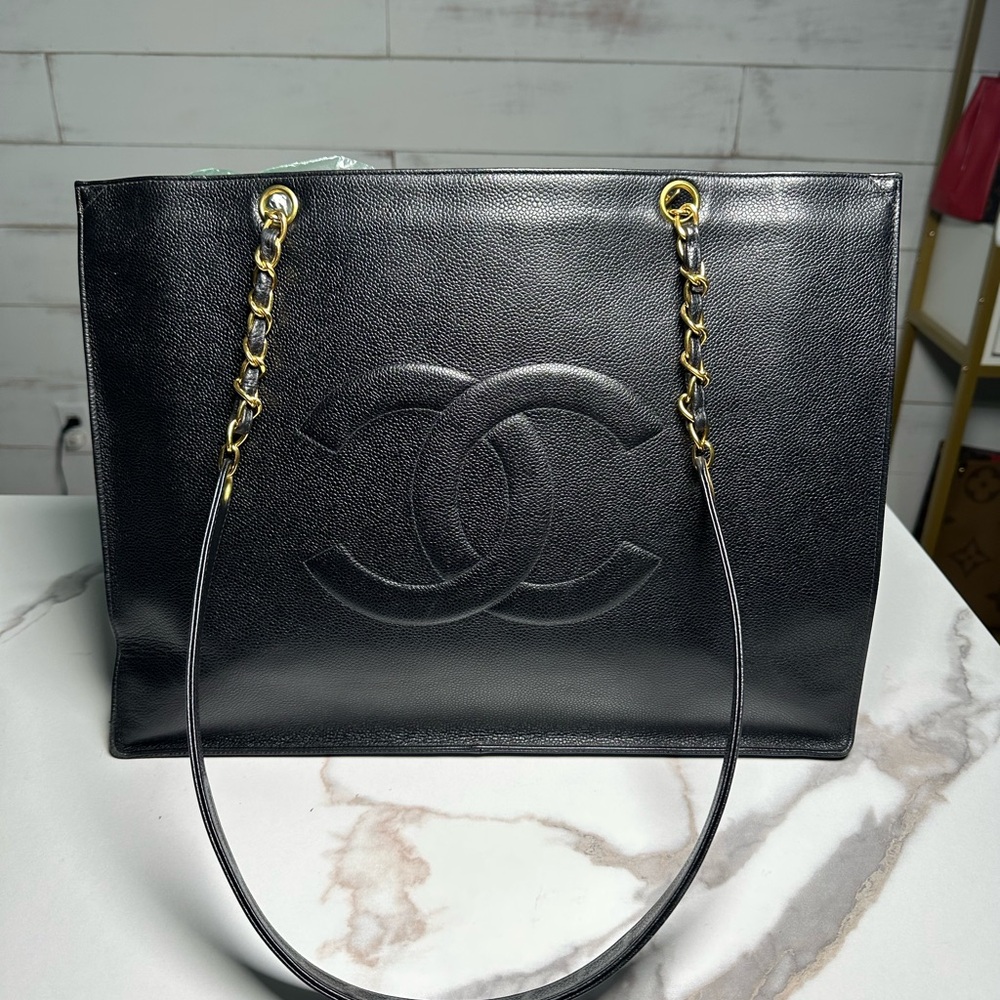 SOLD ❌❌❌Chanel Caviar CC XL Shopper Tote